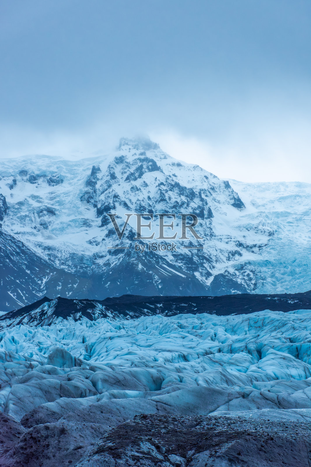 冰岛Svinafellsjokul冰川引人注目的冰景照片摄影图片