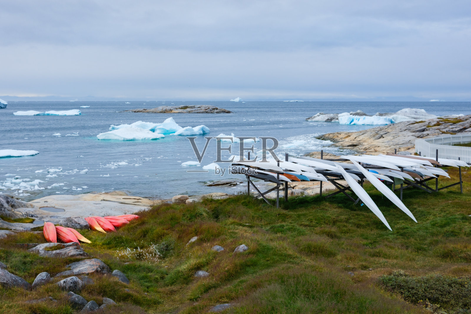 皮划艇-倒置，但准备冒险-伊卢利萨特，格陵兰岛。照片摄影图片