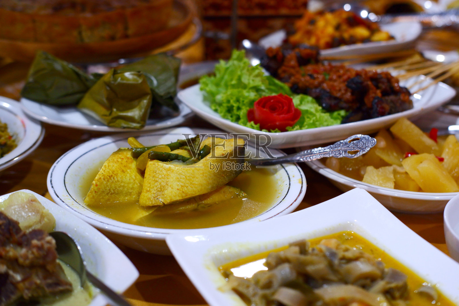 遮目鱼黄咖喱照片摄影图片