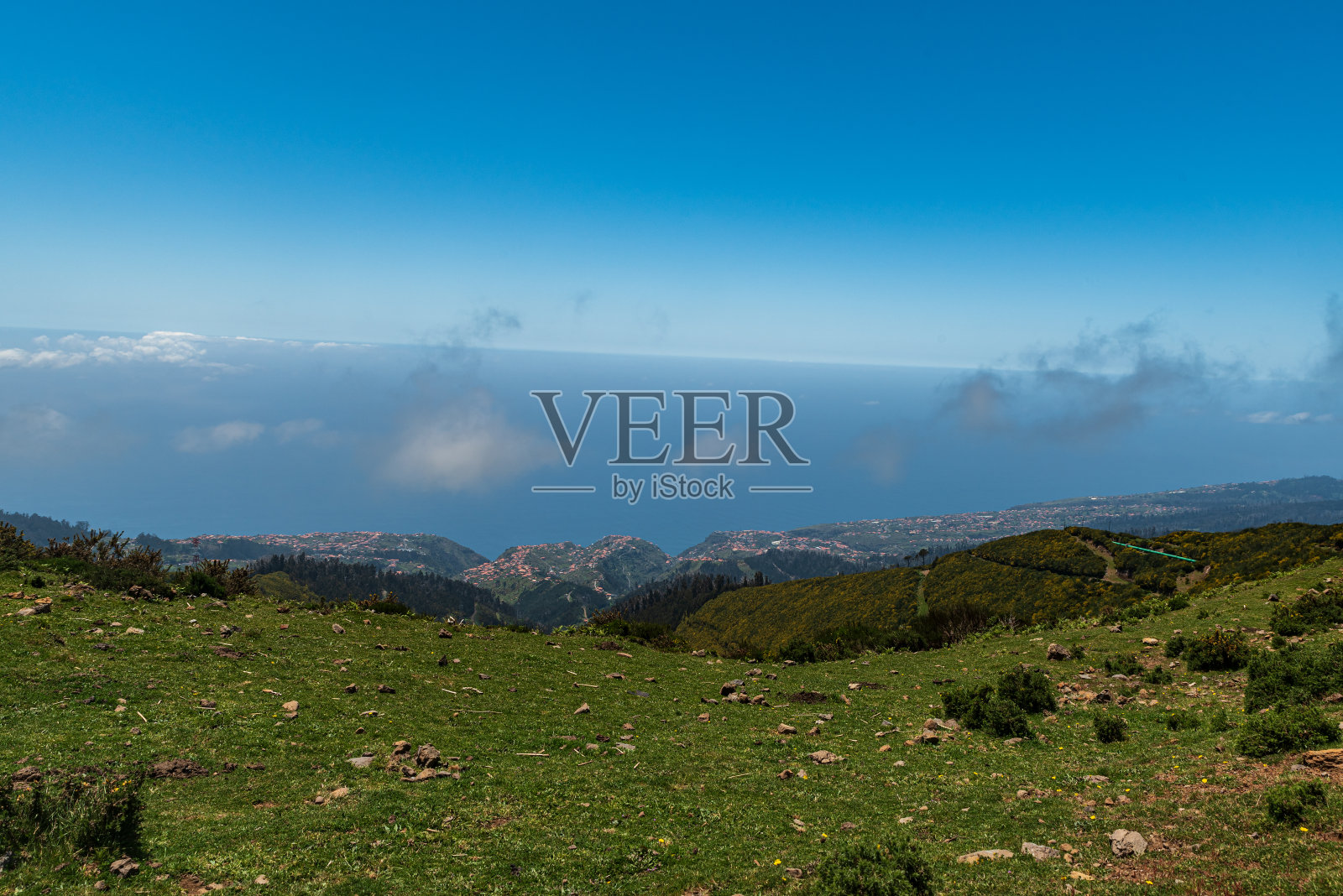 从拉巴卡尔上空埃斯特拉达105号公路附近的观点看，卡尔赫塔附近的马德拉海岸线照片摄影图片