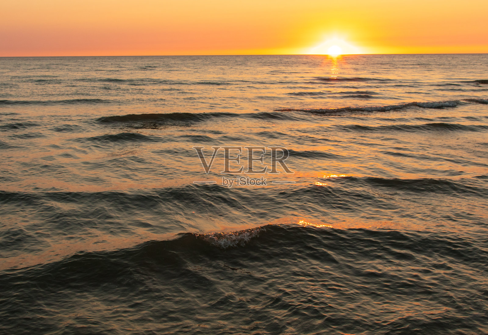 日落在海上作为背景照片摄影图片