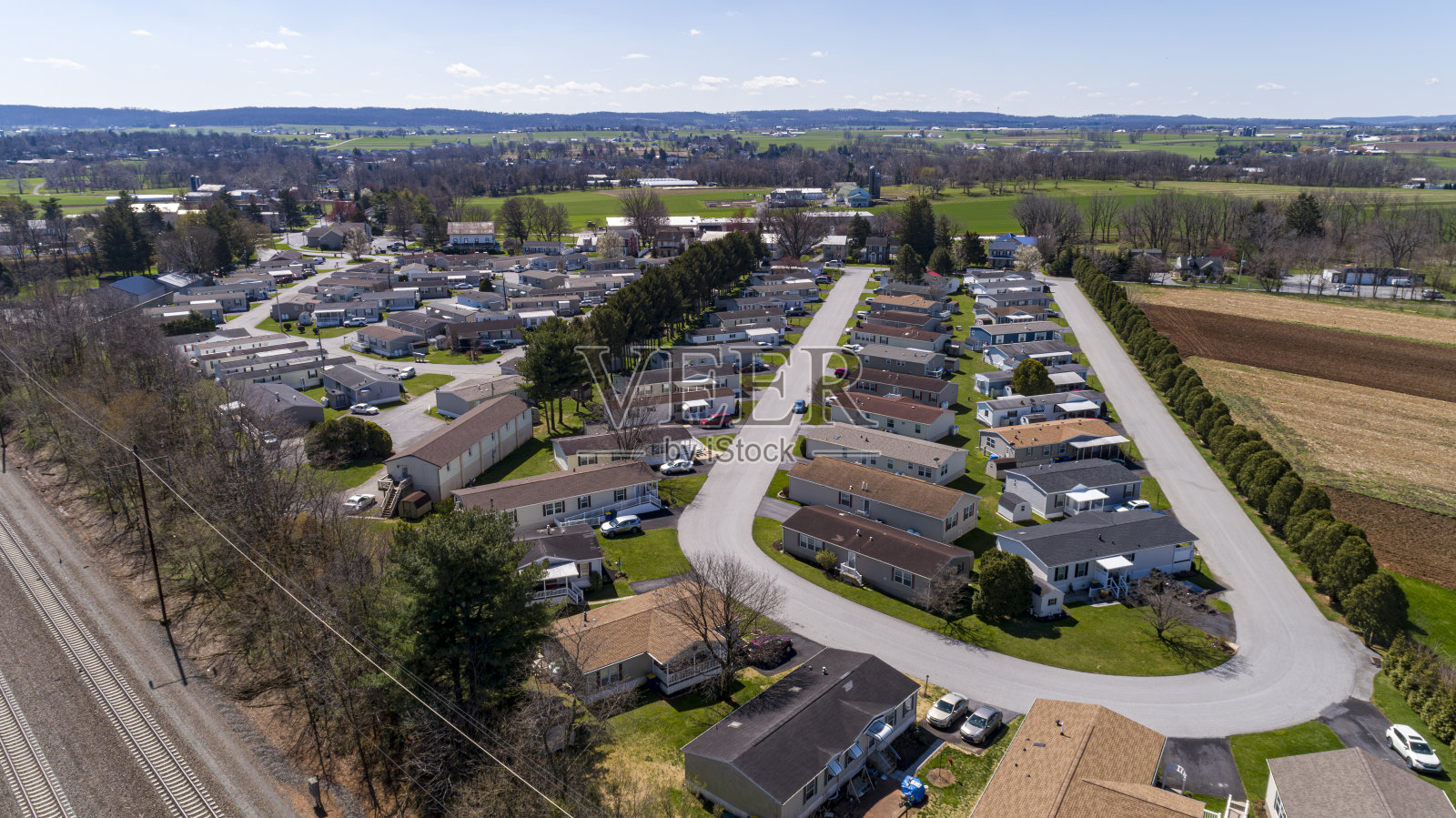 宾夕法尼亚州：拥有90多户住宅的预制房屋园区航拍照片摄影图片