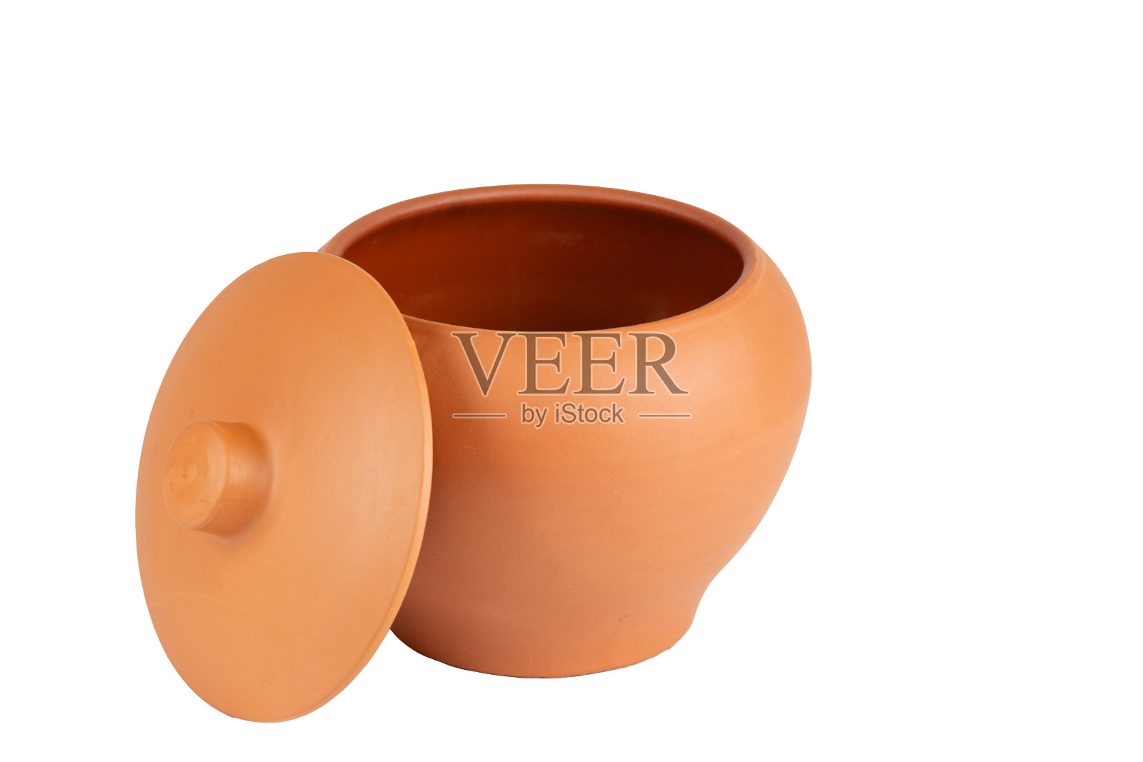 白色背景上孤立的空陶瓷锅。传统的乌克兰菜。照片摄影图片