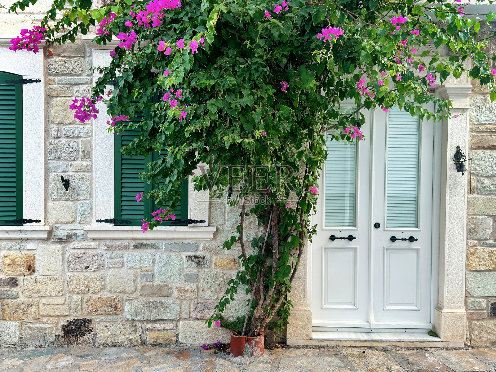 石头房子的旧木门特写照片摄影图片