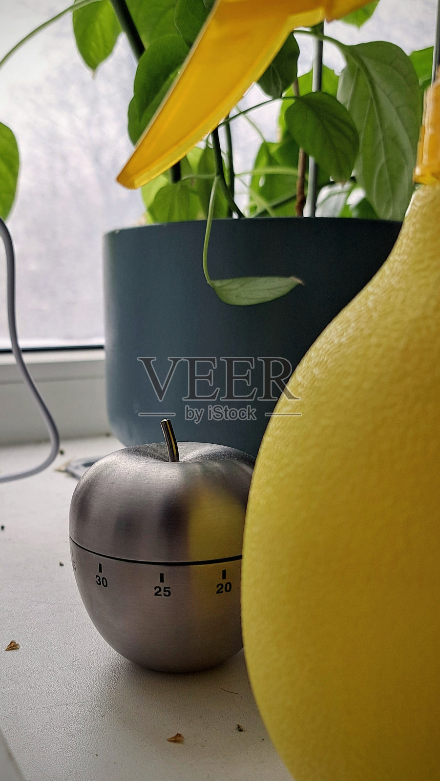 苹果形状的金属计时器照片摄影图片