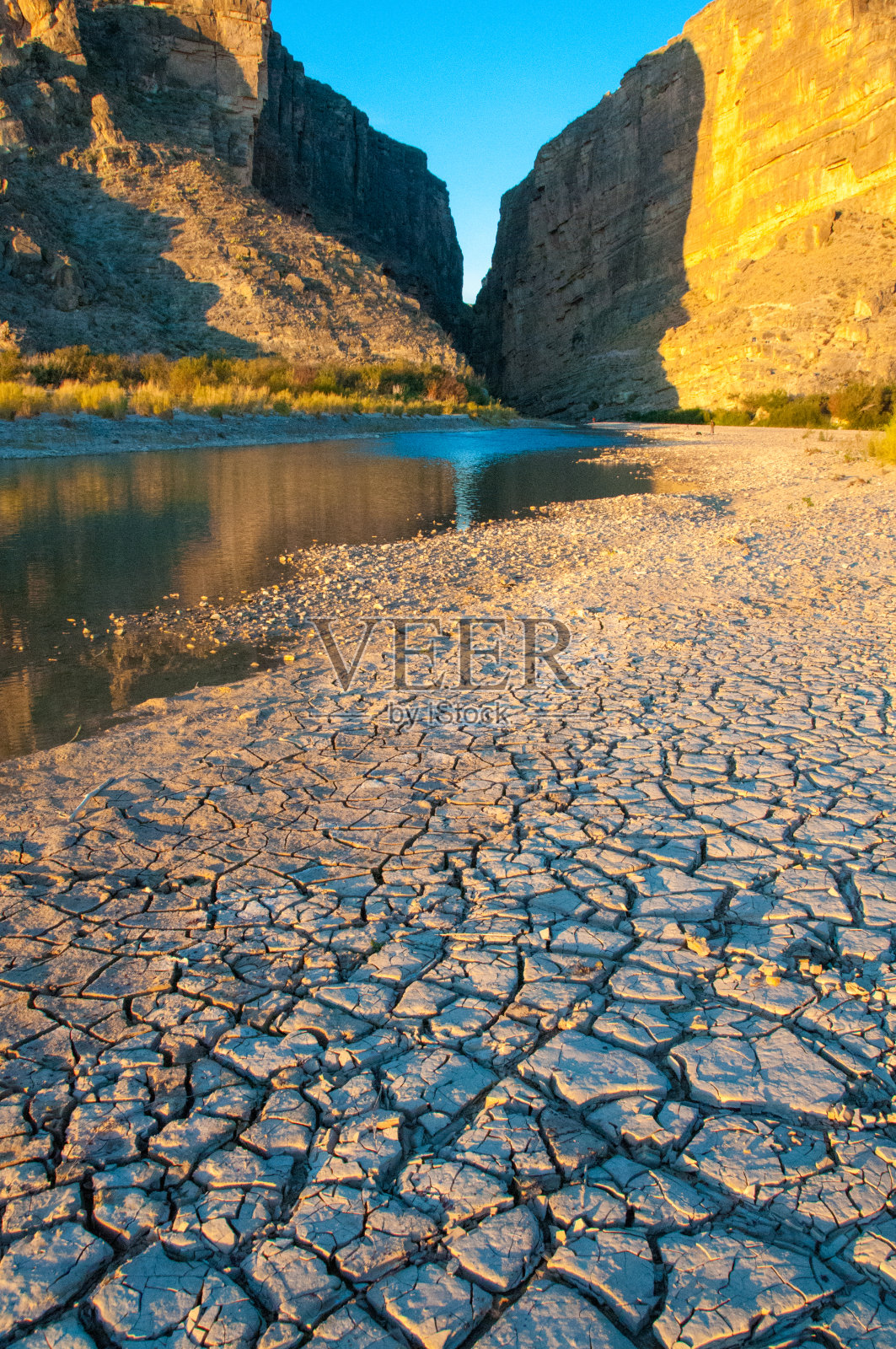 德州的干泥。圣埃琳娜峡谷和格兰德河。大本德国家公园。照片摄影图片