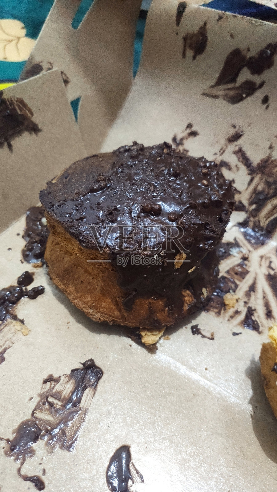 巧克力味蛋糕中的cromolyin照片摄影图片