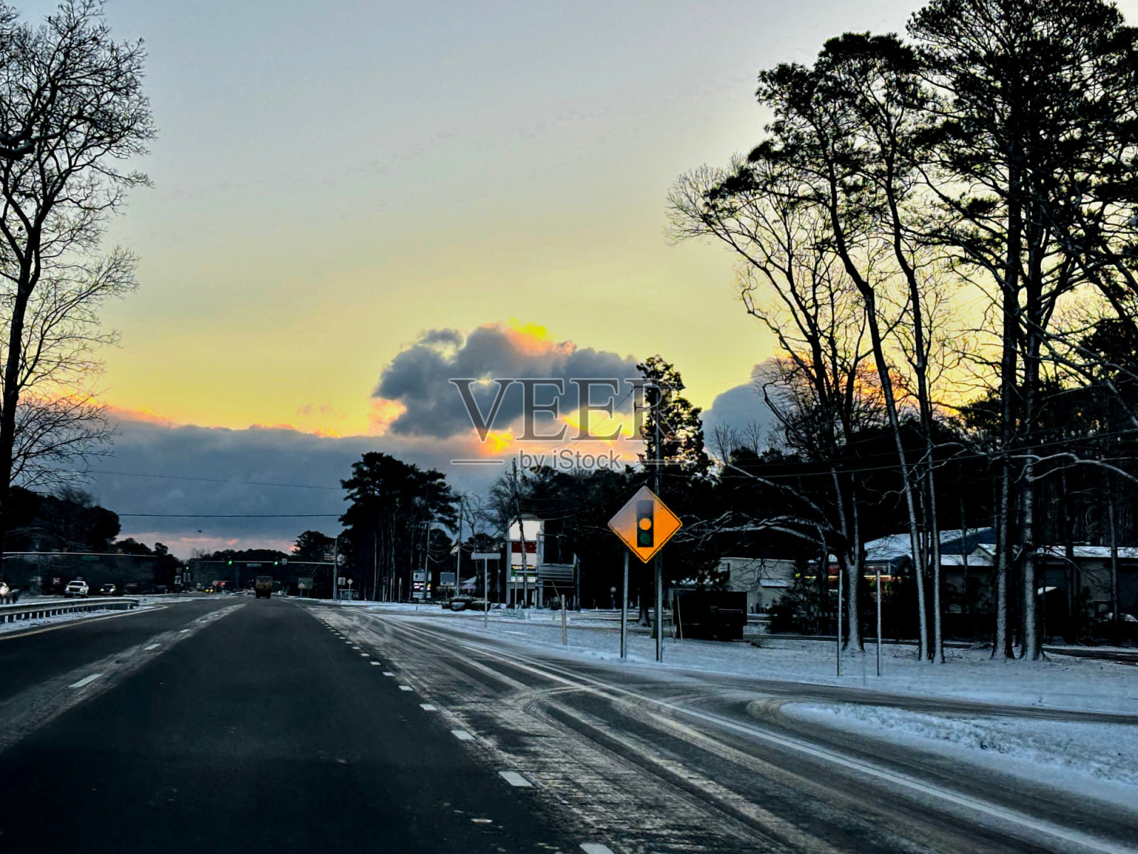 冬雨过后的日出照片摄影图片