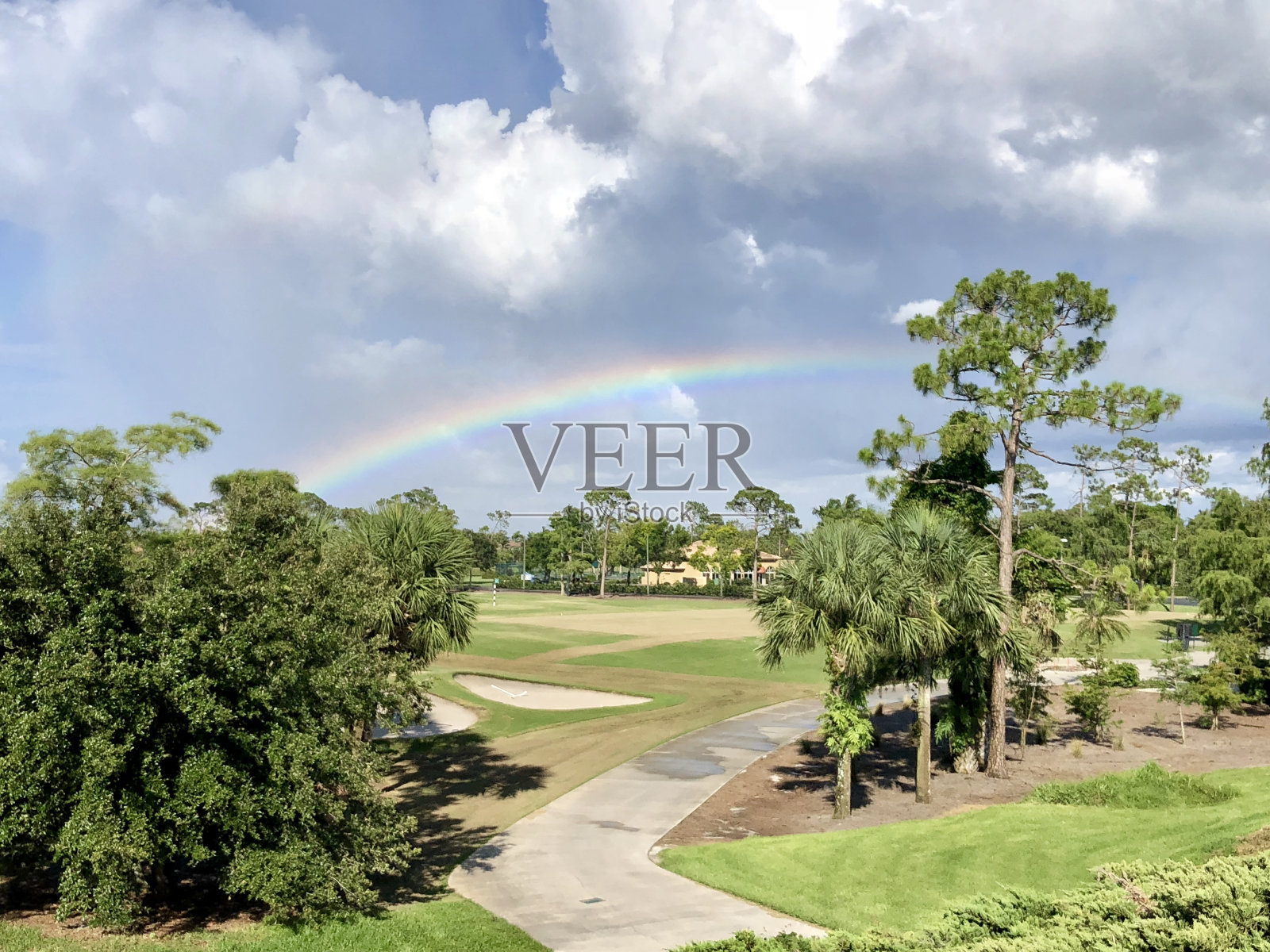 佛罗里达高尔夫球场上空的彩虹照片摄影图片