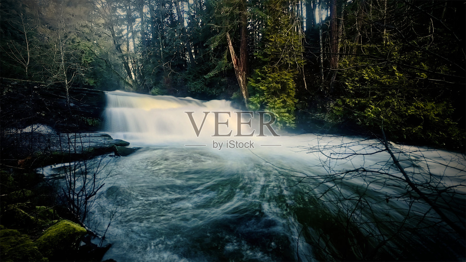 加拿大纳奈莫鲍恩公园磨石河瀑布照片摄影图片