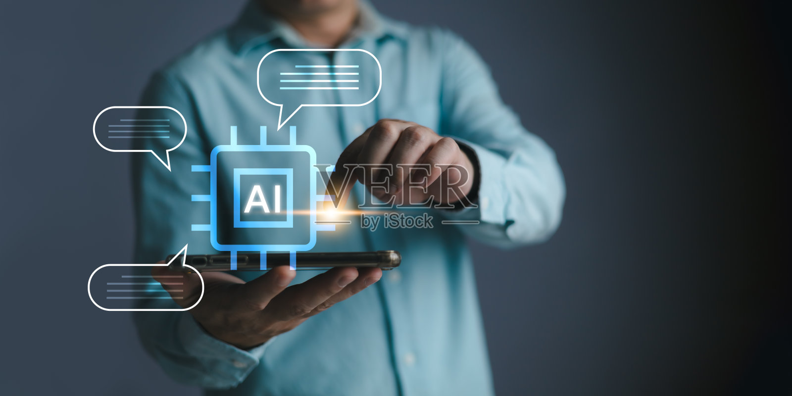 男人用智能手机命令提示Ai聊天。数字人工智能(AI)技术颠覆概念。大数据存储。创新技术机器学习业务支持。照片摄影图片