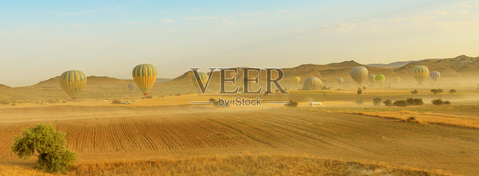 卡帕多西亚气球在土耳其的黎明飞行照片摄影图片