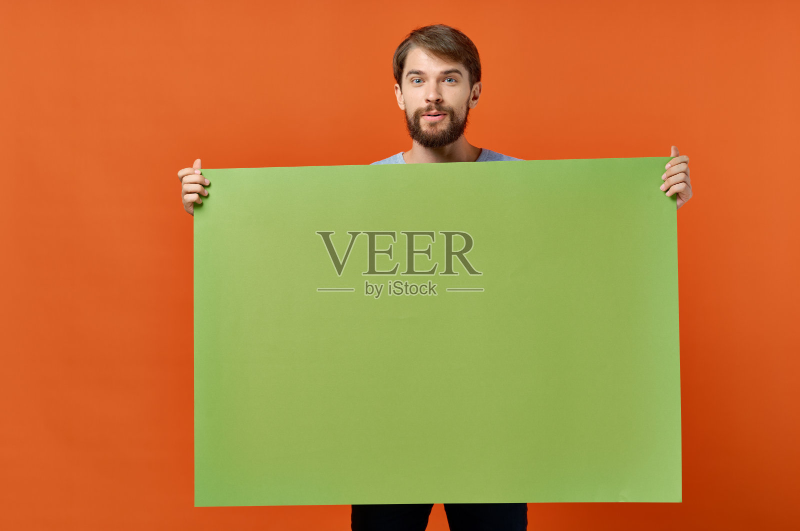 情绪化的男人手里拿着动作捕捉海报广告传播照片摄影图片