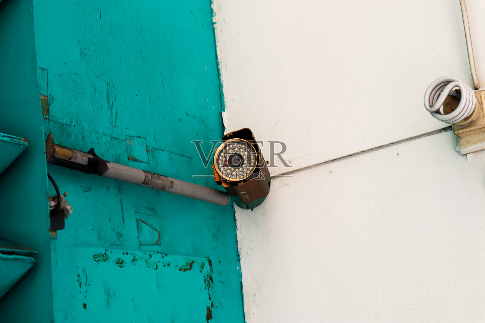 一个安全摄像头，用来记录房子或商店的状况。印度尼西亚泗水- 2024年2月21日照片摄影图片