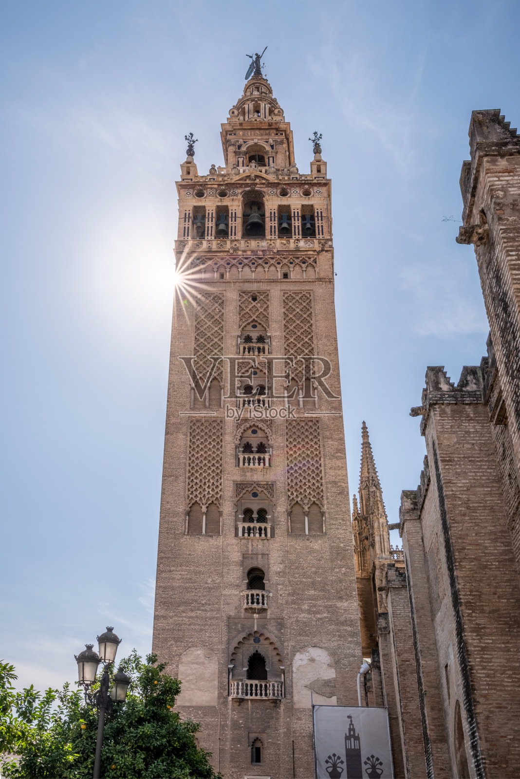 吉拉尔达大教堂照片摄影图片