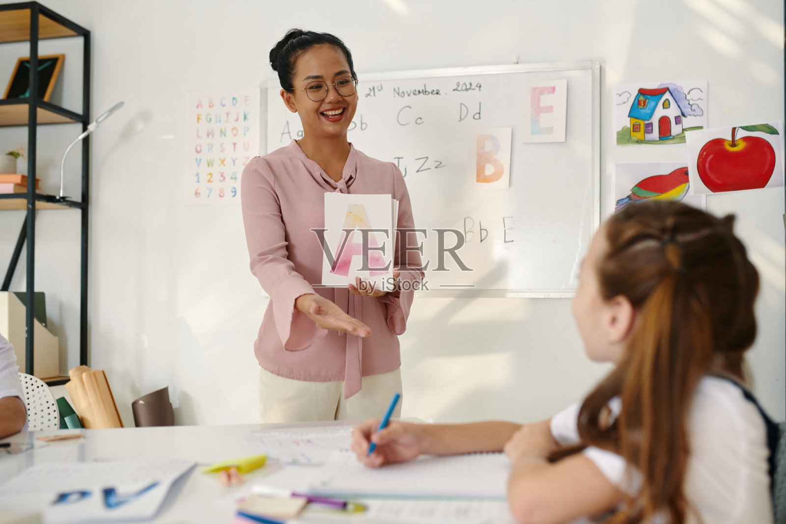 教孩子英语字母照片摄影图片