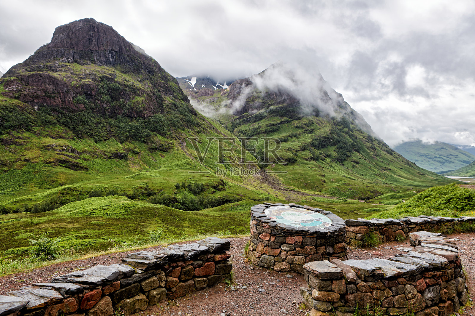高地上的观景台照片摄影图片