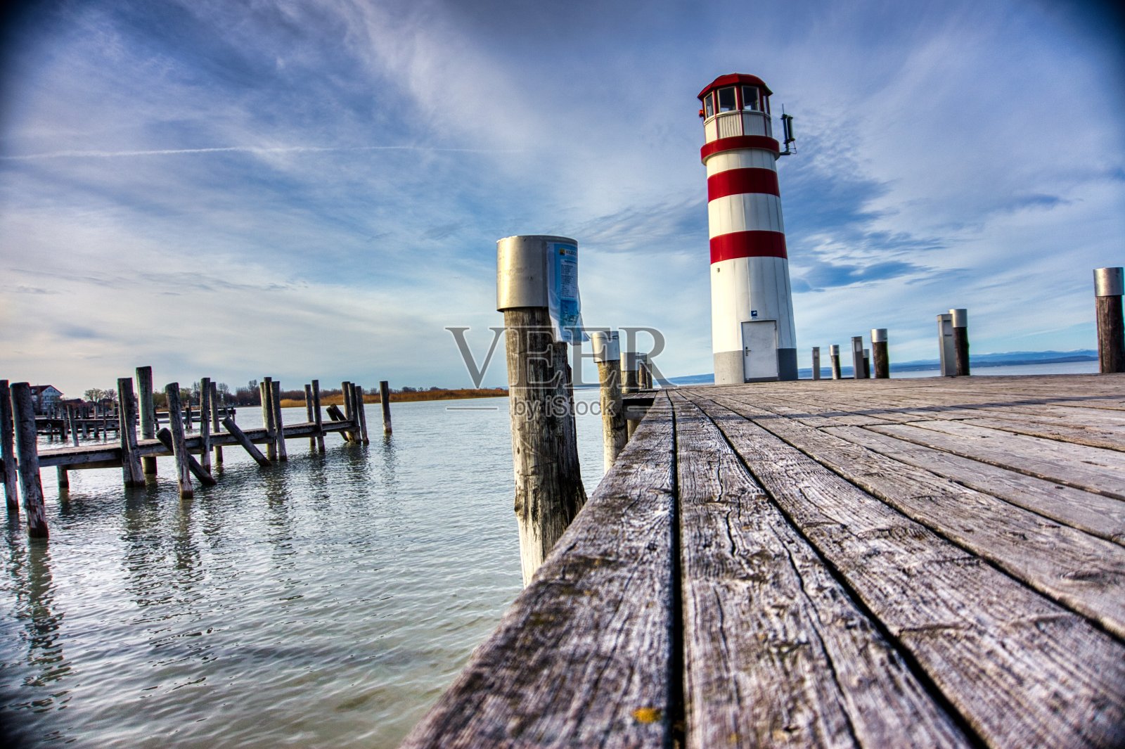 位于奥地利“Neusiedler See”湖的波德斯多夫灯塔照片摄影图片