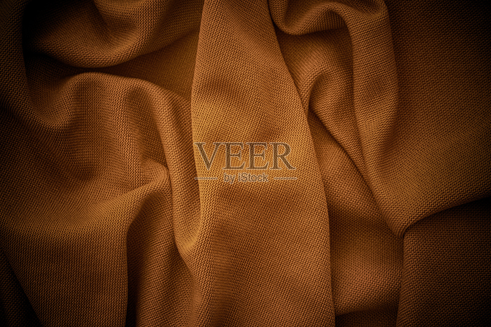 皱巴巴的棕色织物背景。照片摄影图片