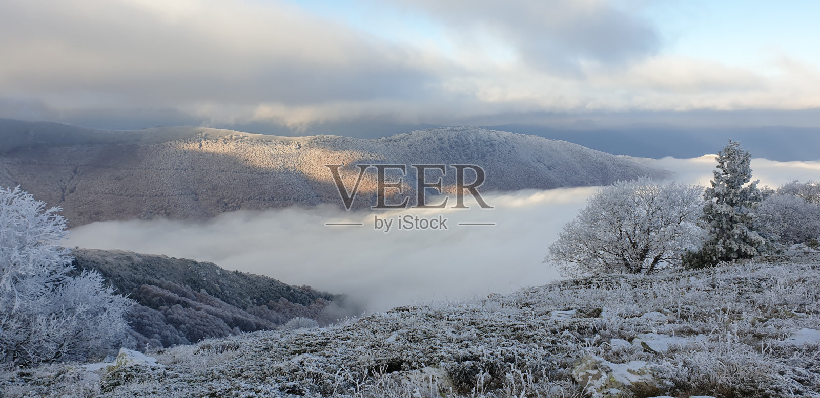 大自然的威严:徒步旅行和山地冒险照片摄影图片