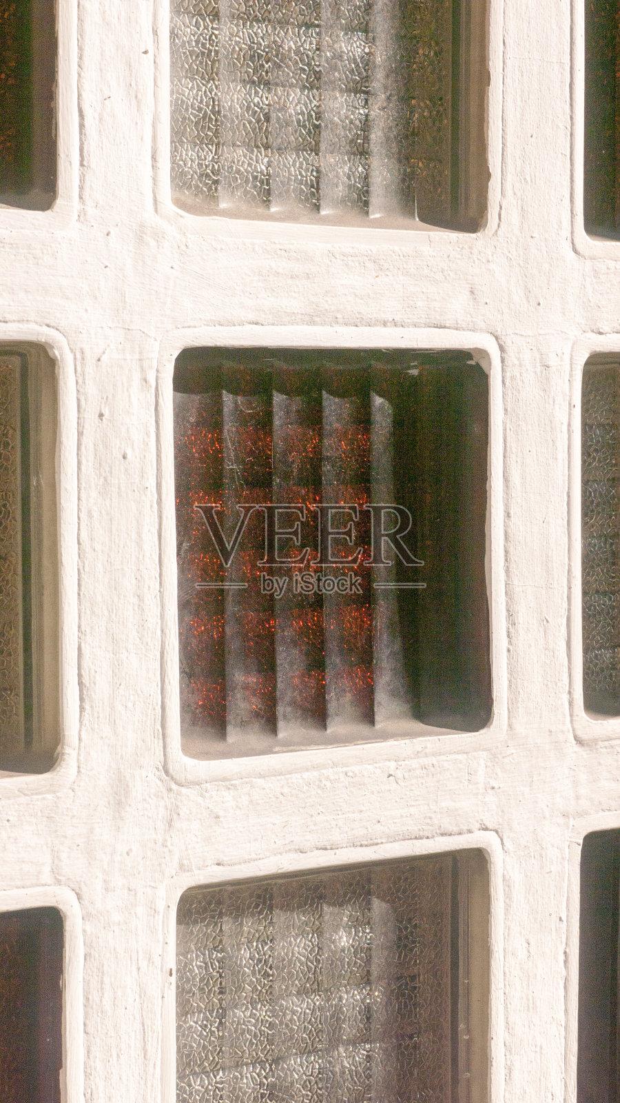 灰泥墙内的玻璃块照片摄影图片