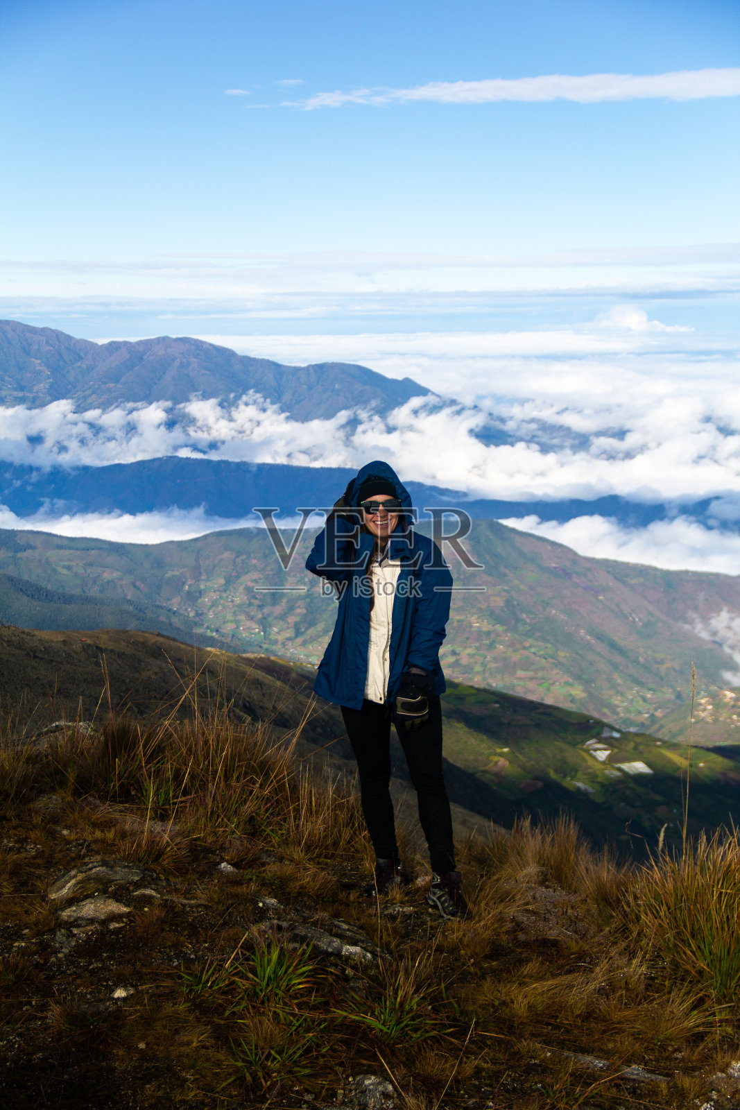 在山顶徒步旅行的女性。特鲁希略,委内瑞拉照片摄影图片