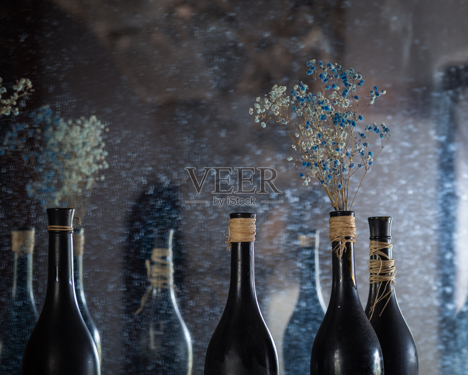 花瓶对镜静物画照片摄影图片