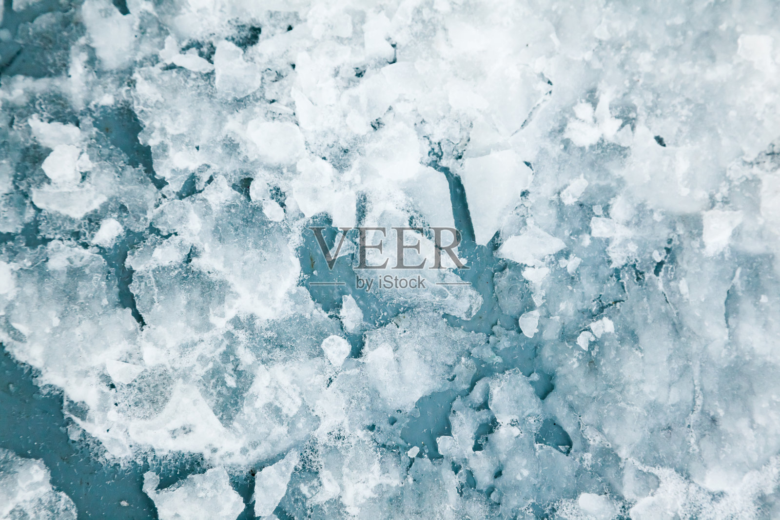 冰冻，凹凸不平，冰冷的质地，特写。粗糙的冰。照片摄影图片