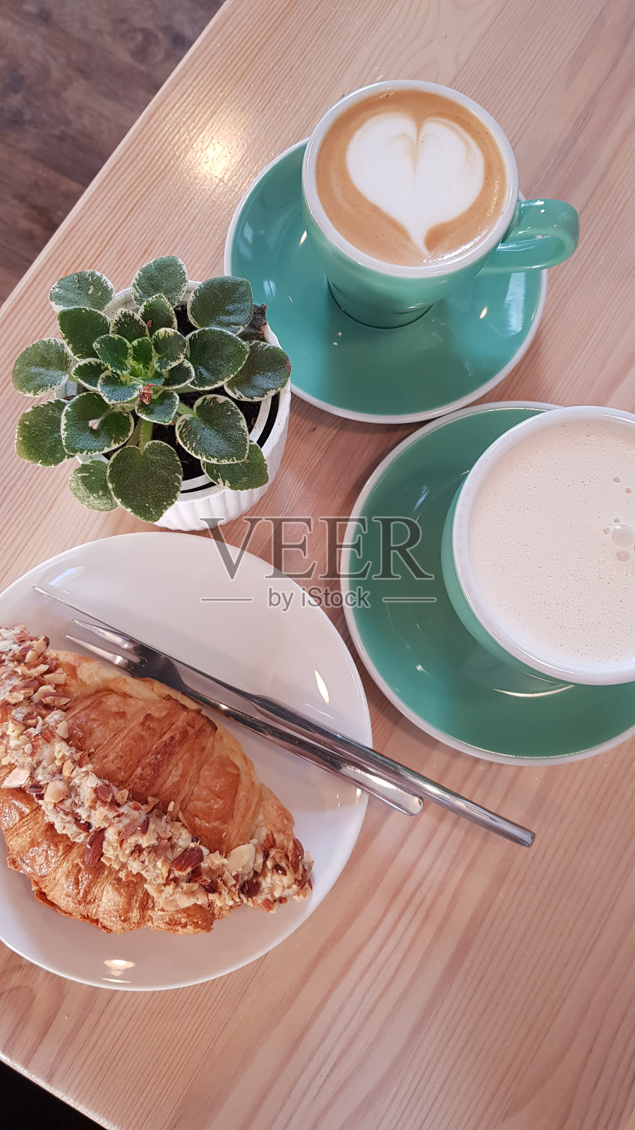 在家吃早餐照片摄影图片