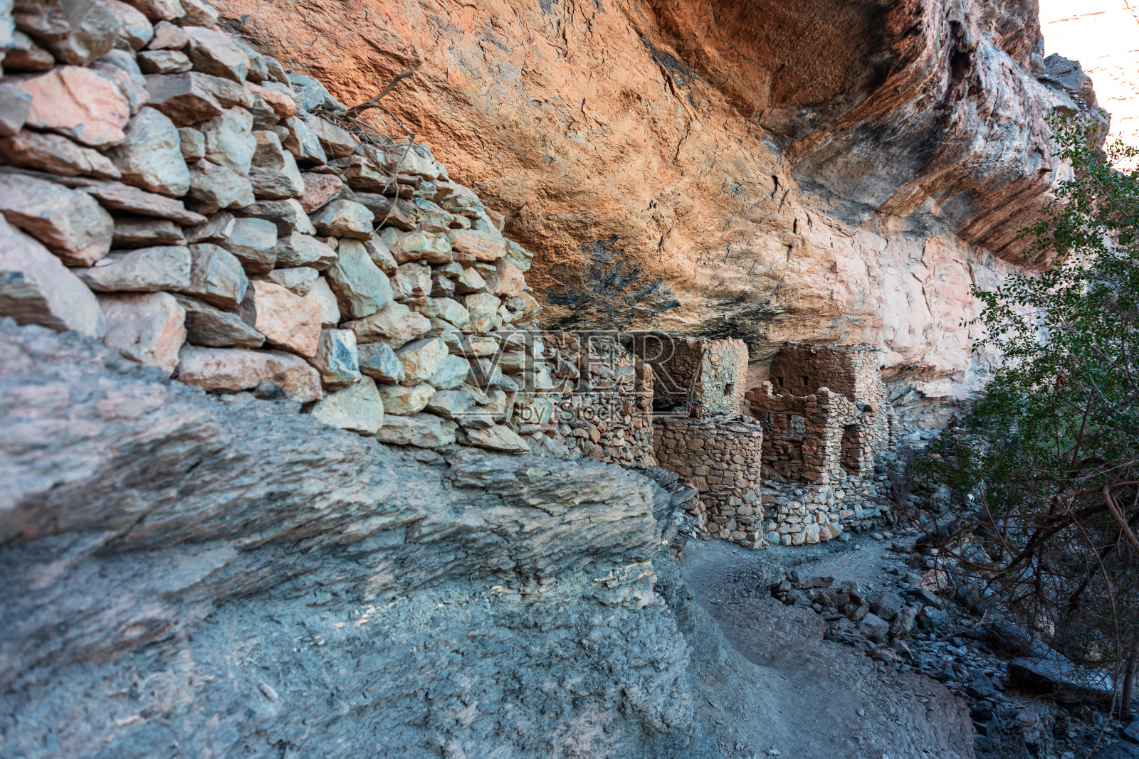 阿曼杰贝尔沙姆斯，阿拉伯牧羊人的废弃房屋照片摄影图片