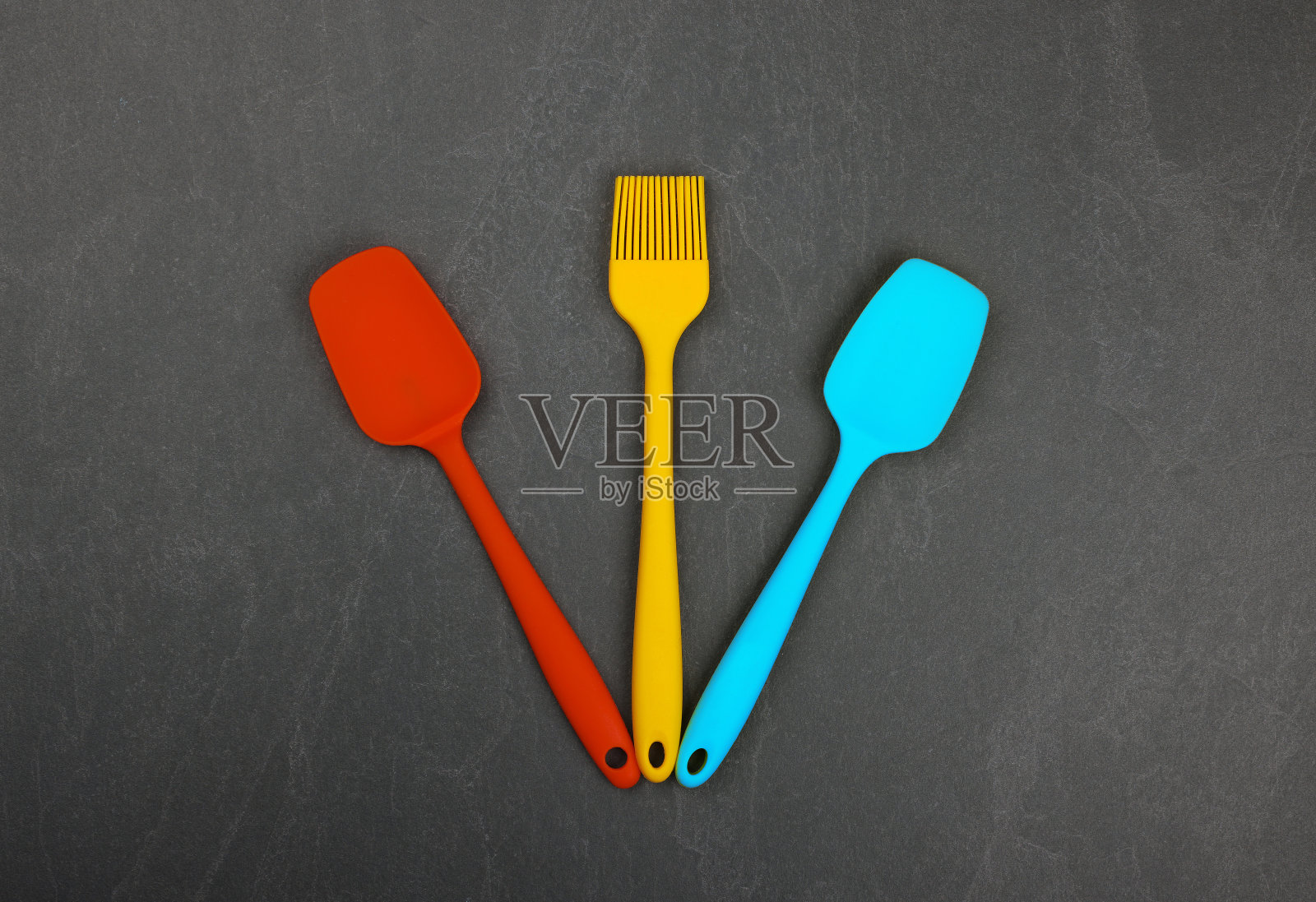 硅胶烹饪铲和黑色刷子照片摄影图片