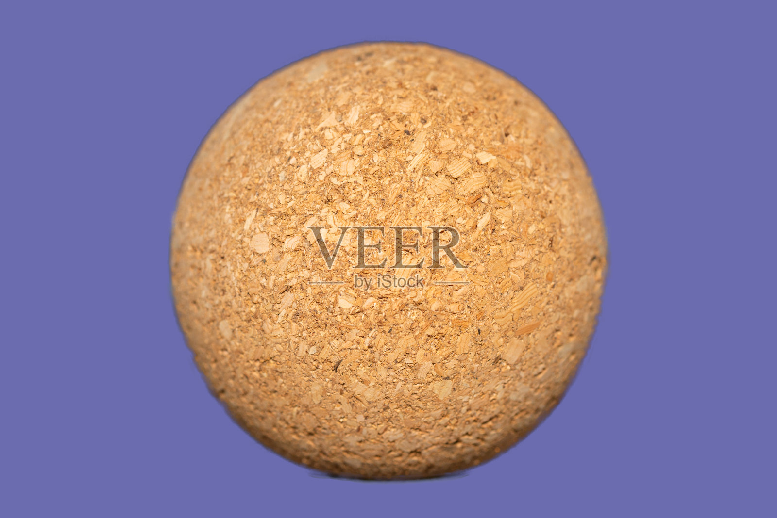 漂亮的棕色软木橡树纹理球孤立的真实背景，近距离，选择性聚焦。照片摄影图片