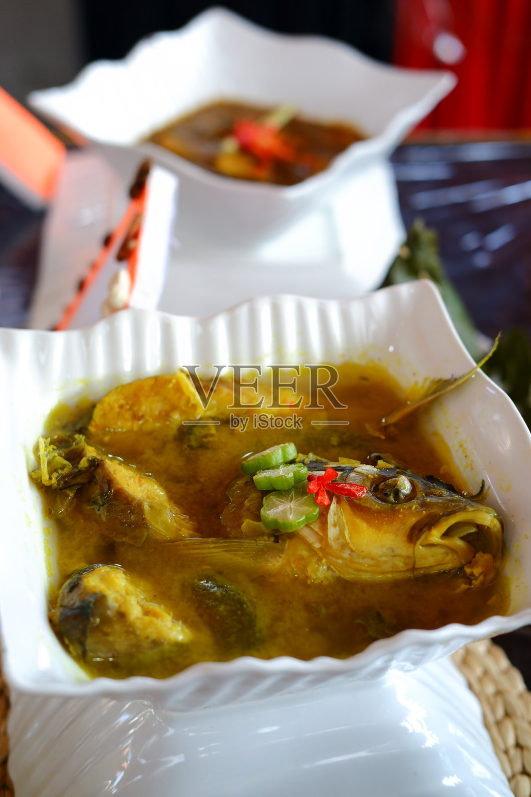 鲳鱼咖喱照片摄影图片