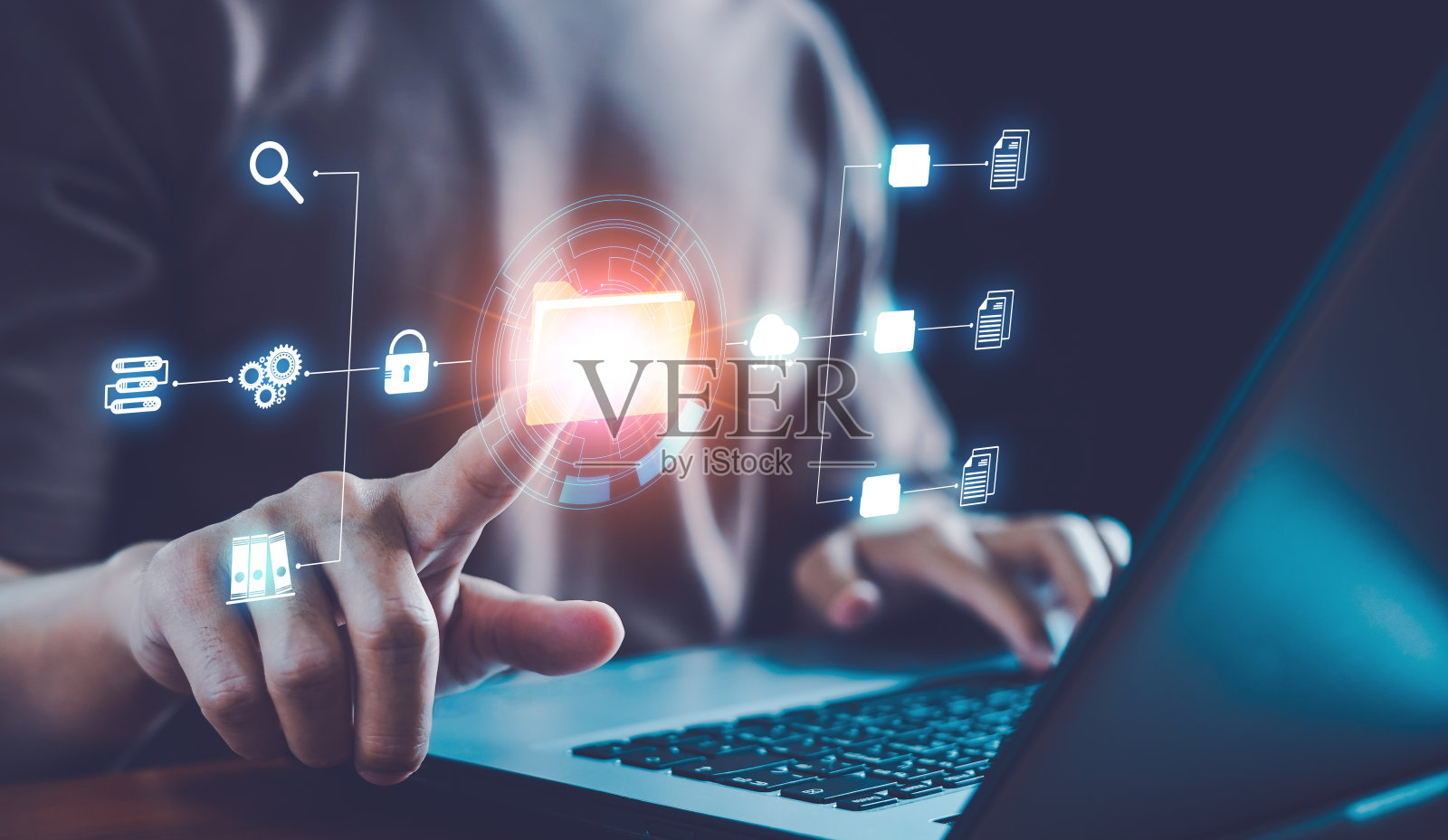 DMS文档管理系统，利用商人指向文件夹图标的技术软件进行文档管理，实现专业、数字化、办公无纸化、电子文档化、云服务。照片摄影图片