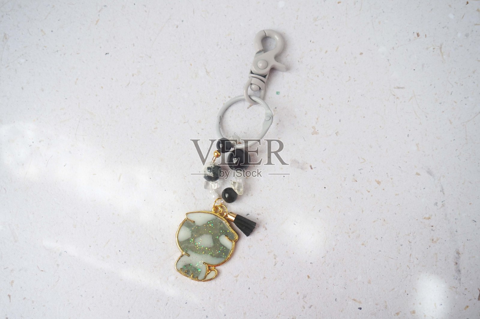 钥匙链在一个白色的背景形式的吊坠照片摄影图片