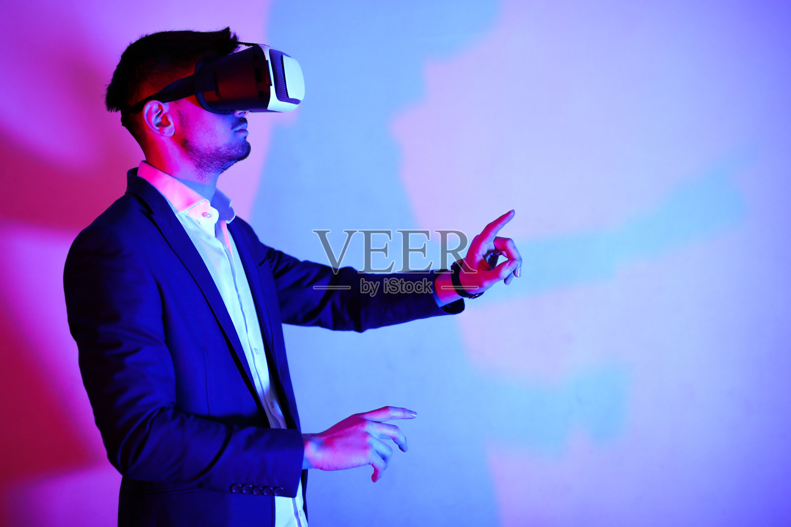 虚拟现实，增强现实，半机械人，人工智能，机器学习，未来主义，虚拟现实眼镜照片摄影图片