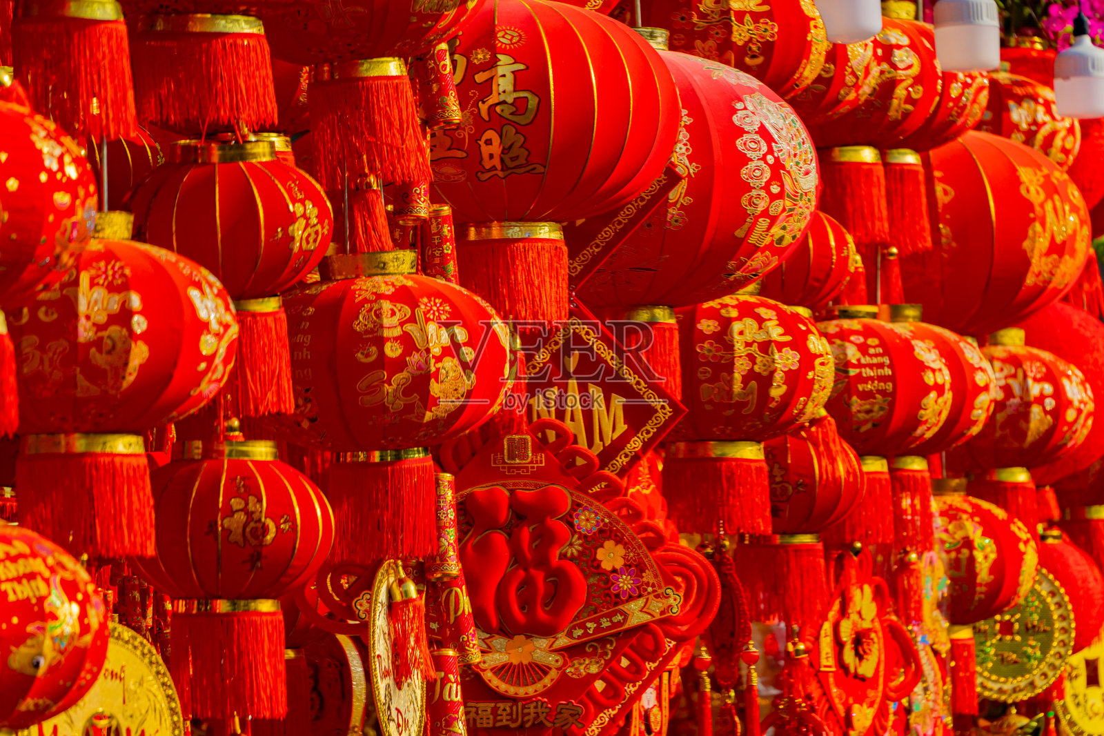 春节前的集市。照片摄影图片