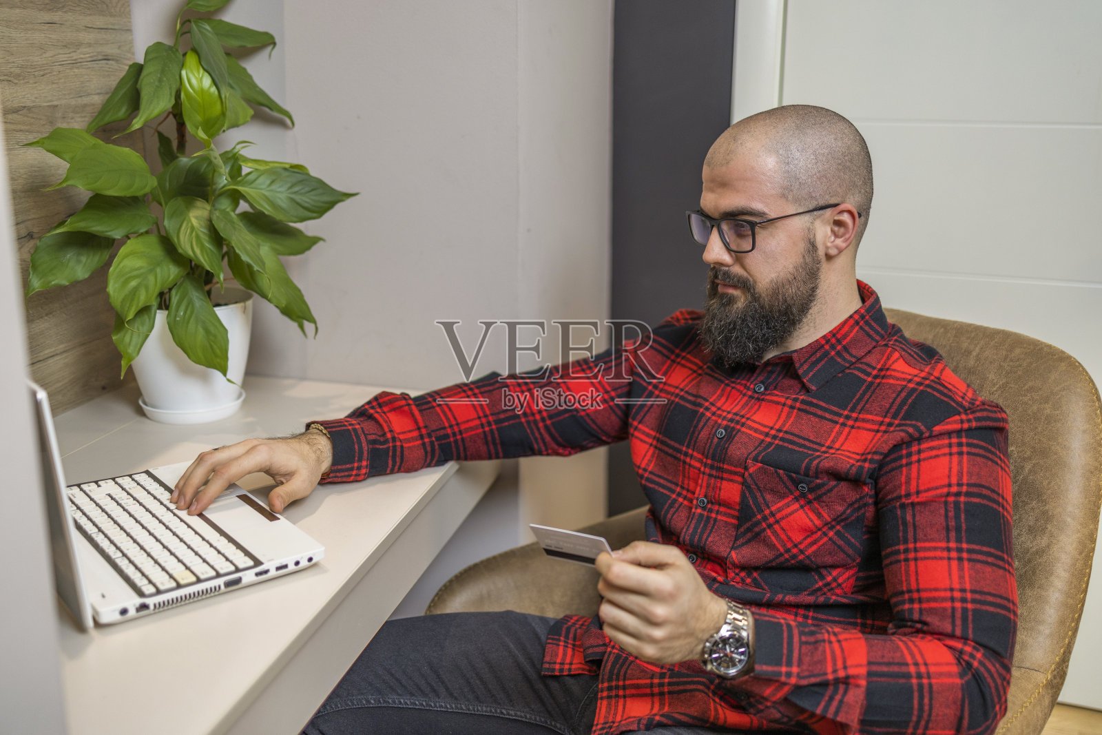 自由职业者在家工作时支付账户照片摄影图片