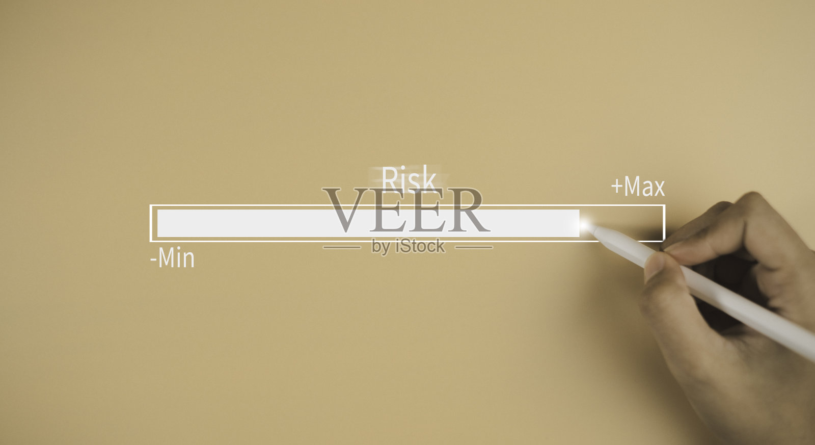 高低影响业务安全，风险管理控制。商人在指标评级上写机会等级，以增加金融投资风险敞口，减少投资策略。照片摄影图片