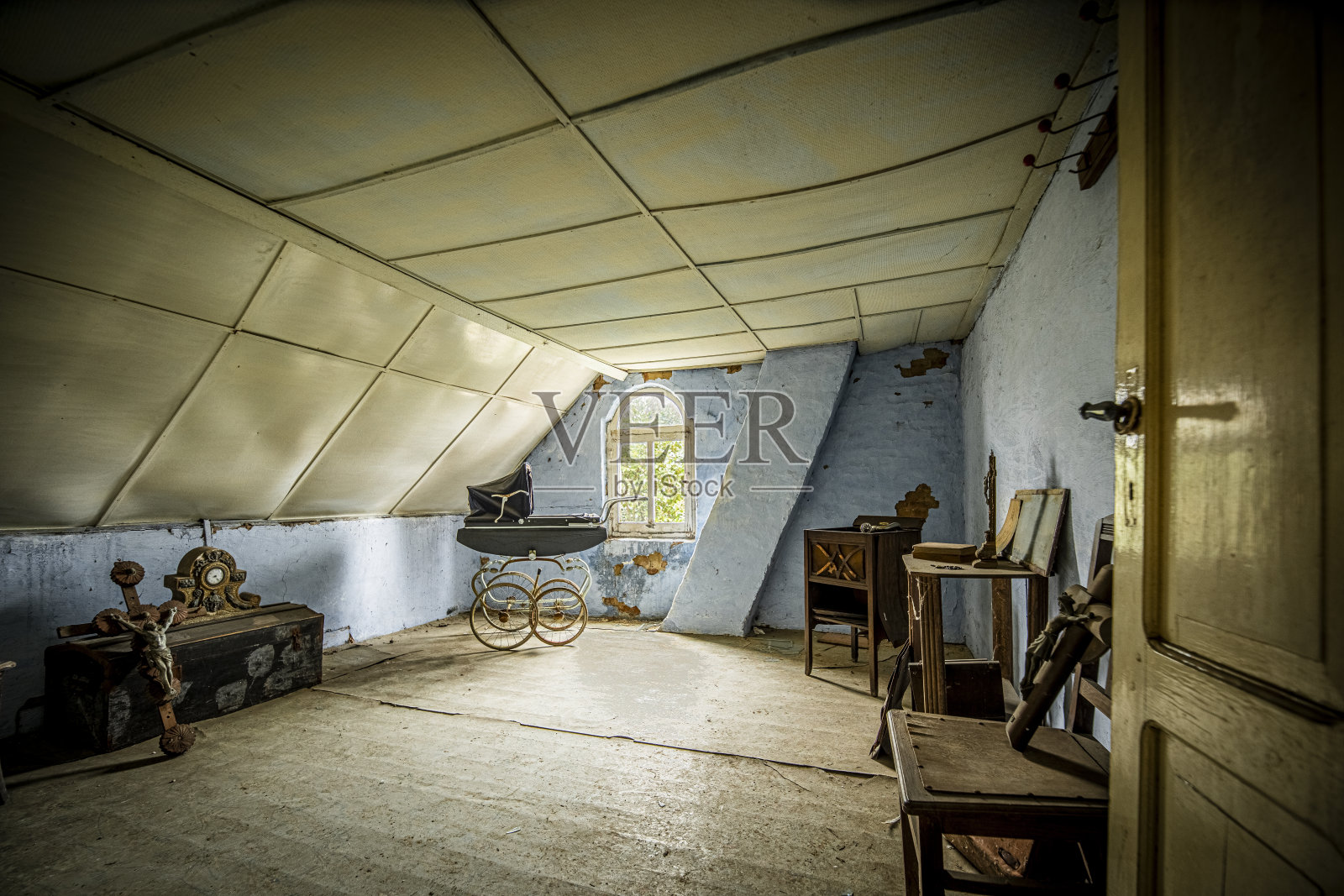 废弃的房子照片摄影图片