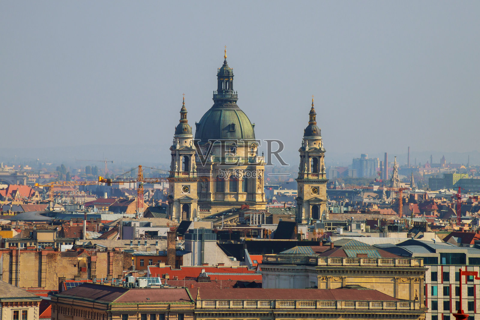 布达佩斯的圣斯蒂芬大教堂是匈牙利的地标照片摄影图片