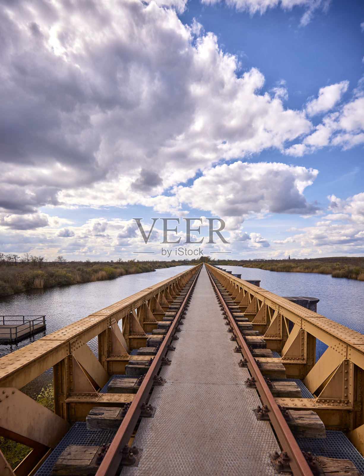 荷兰登博什的莫尔普敦老铁路桥照片摄影图片