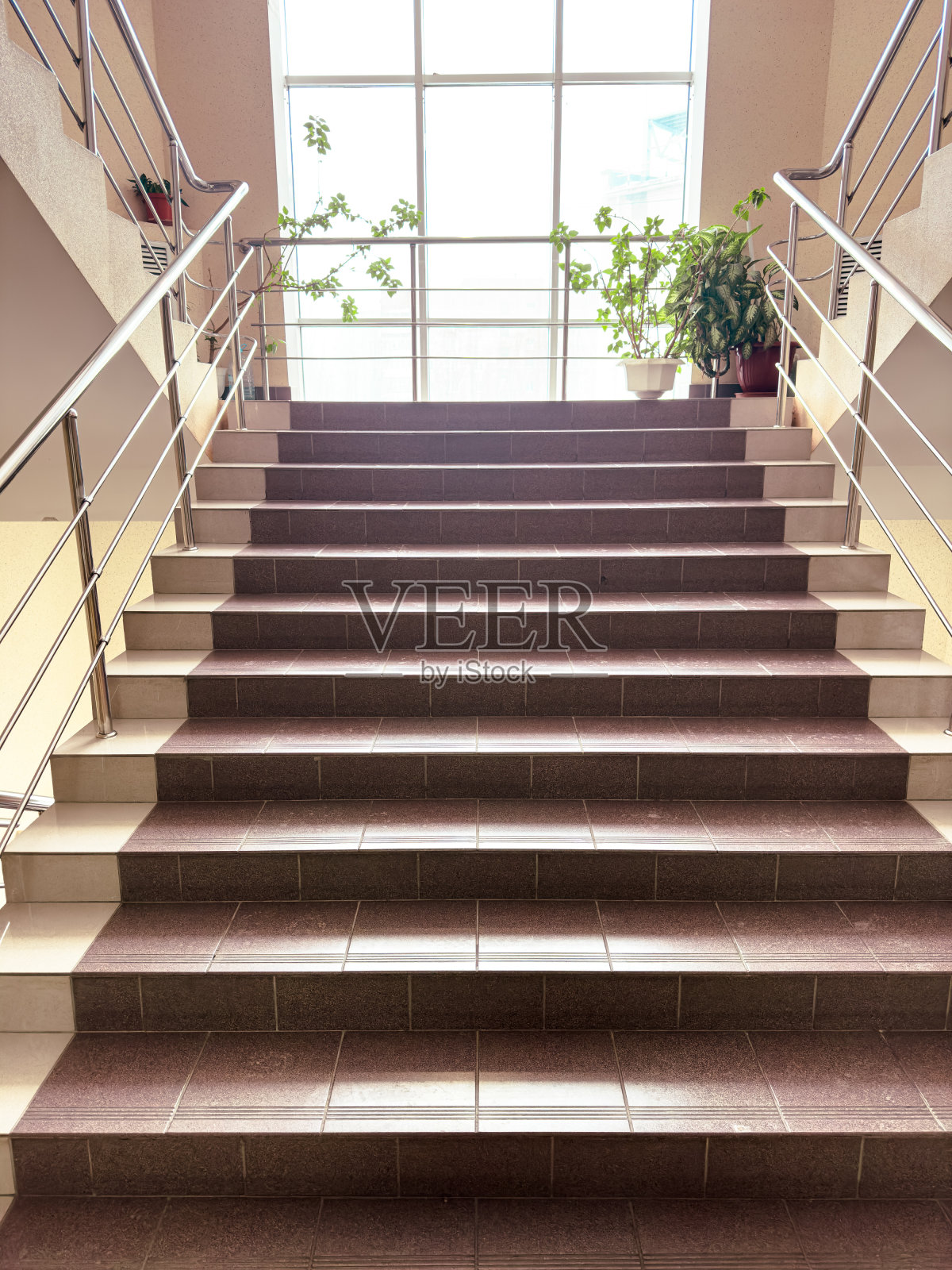 楼梯:建筑物各层之间的楼梯照片摄影图片