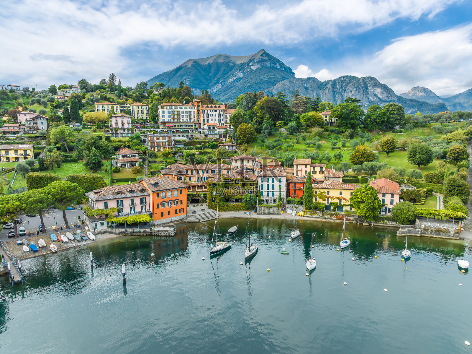 风景与佩斯卡洛村，贝拉吉奥镇在科莫湖，意大利照片摄影图片