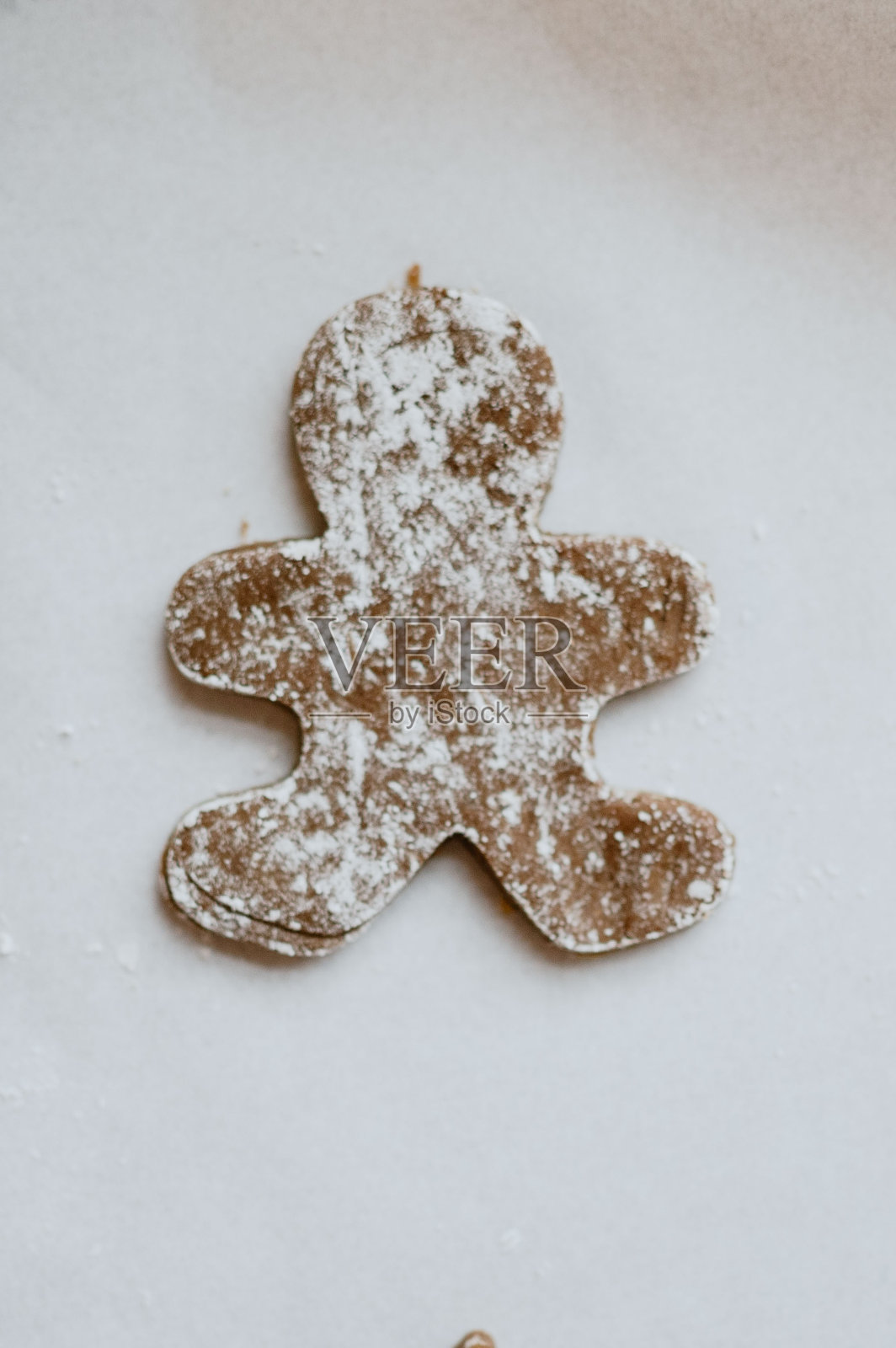 温馨和节日的欢乐与节日姜饼饼干，完美的甜蜜时刻与亲人照片摄影图片