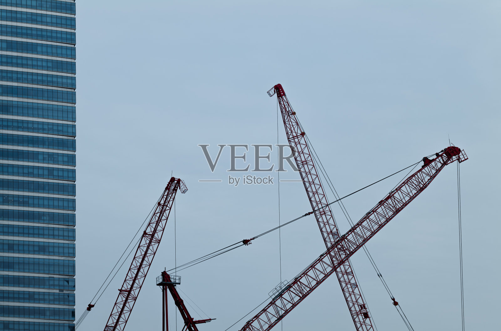 带有塔吊的现代高层建筑，中国北京照片摄影图片