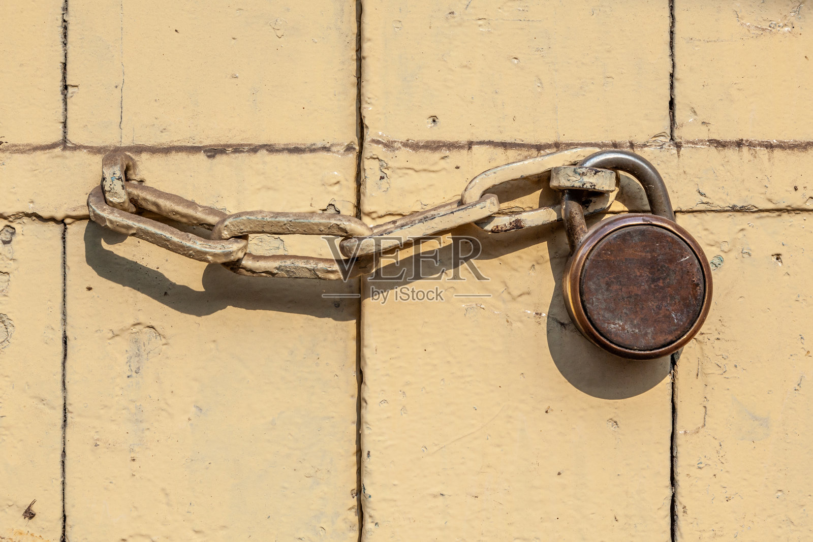 门口的储物柜照片摄影图片