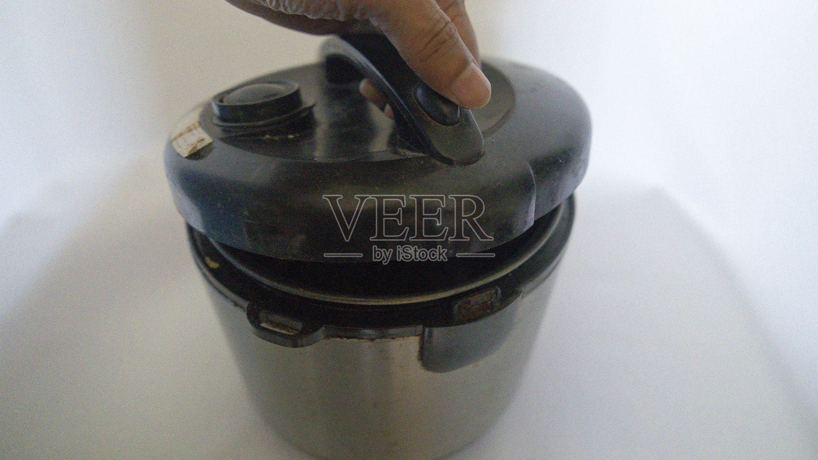 电饭板使用条件差照片摄影图片