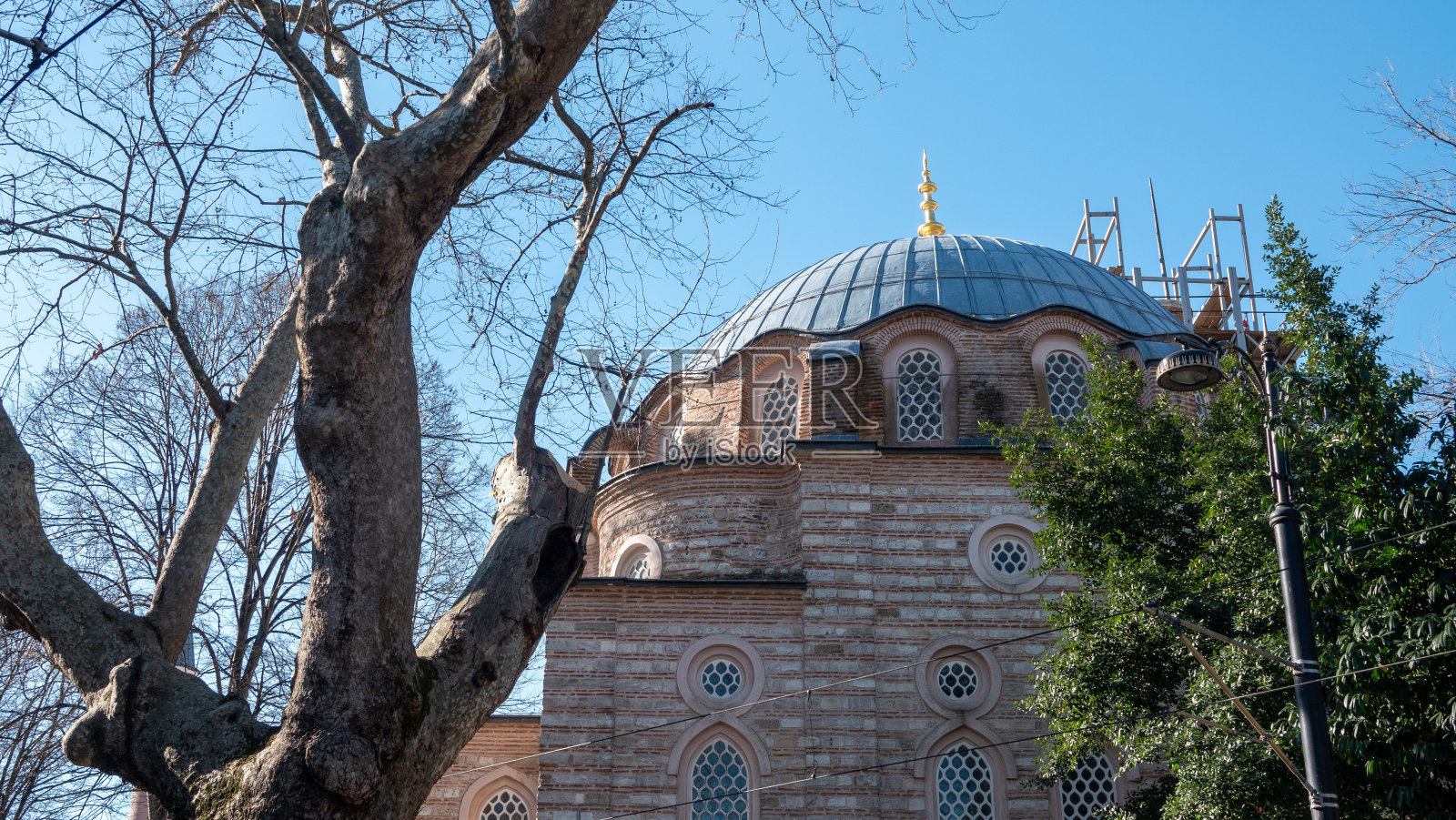 伊斯坦布尔泽伊内普苏丹清真寺的外部细节照片摄影图片