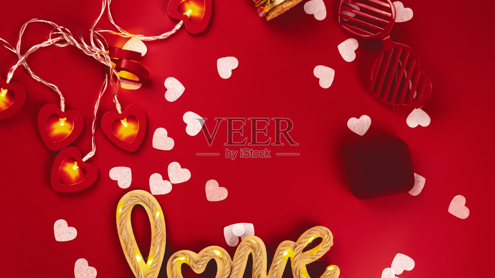 桌面情人节装饰理念背景。留空空间进行创意设计布局。照片摄影图片